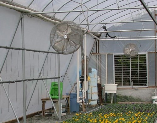 Horizontal air flow in greenhouse