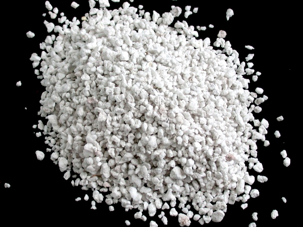 Article es-us | Perlite used in PRO-MIX growing media Perlita