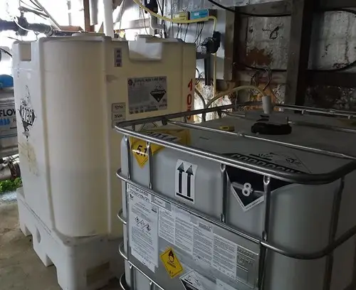  Tanques de ácido para reducir la alcalinidad del agua