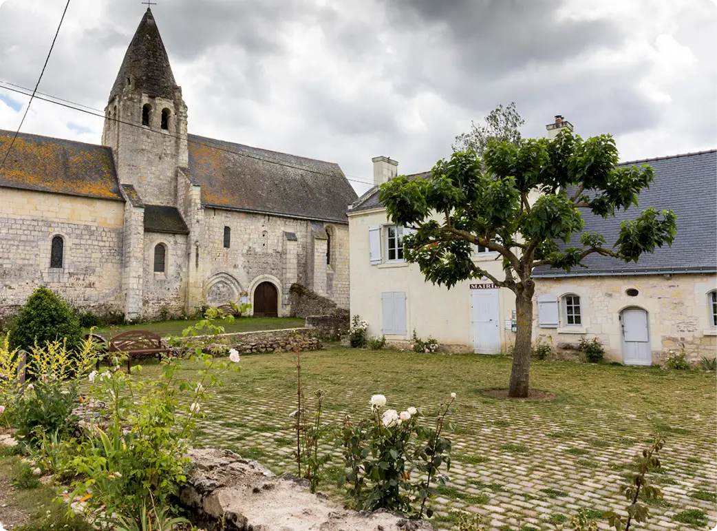 Réalisation de la place de l'Eglise en pavé vert sur la commune de Verrie