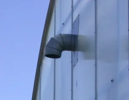 Assurez-vous que les events d'echappement ne sont pas obstrues et que la circulation est adequate afin de permettre l'evacuation des gaz d'echappement.