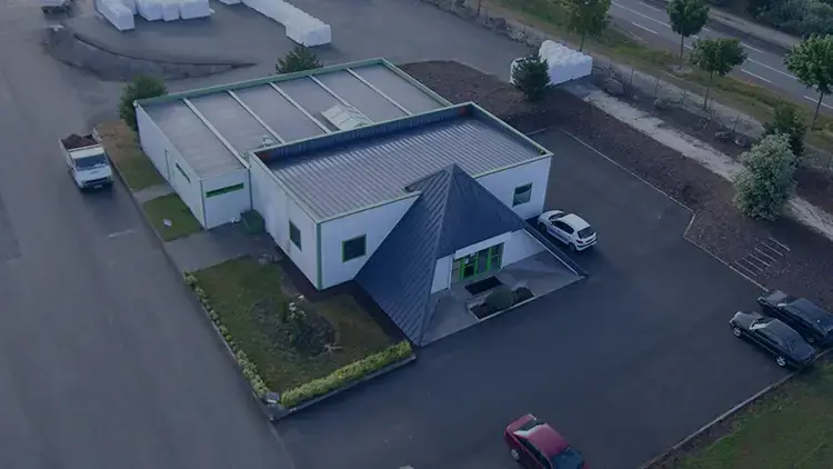 Bureaux du site de production de Premier Tech Producteurs et Consommateurs France situé à Forges.​