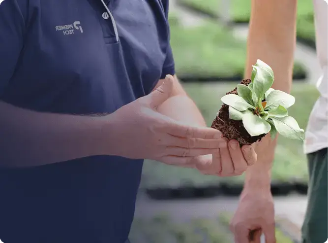Commercial Premier Tech Horticulture France qui analyse la performance du substrat sur la production horticole